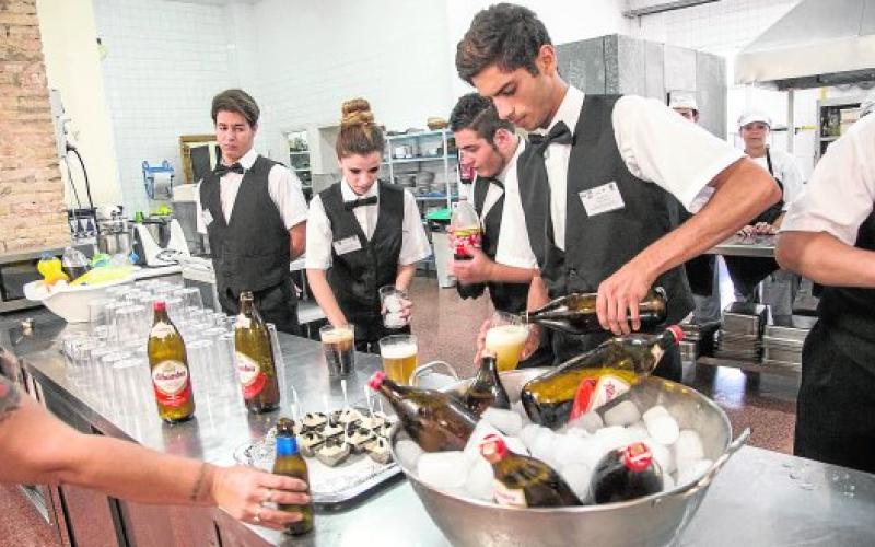 100.000 afiliados m�s en hosteler�a en el mes de abril 