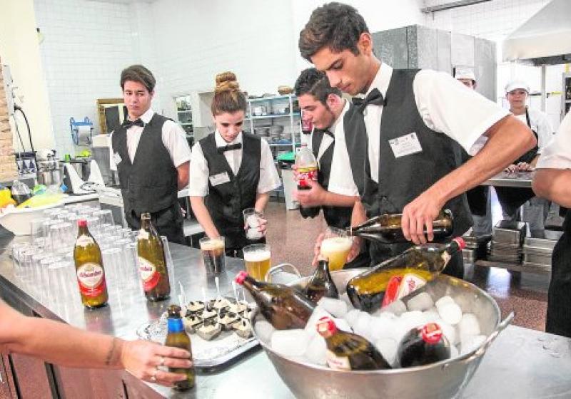 100.000 afiliados m�s en hosteler�a en el mes de abril 