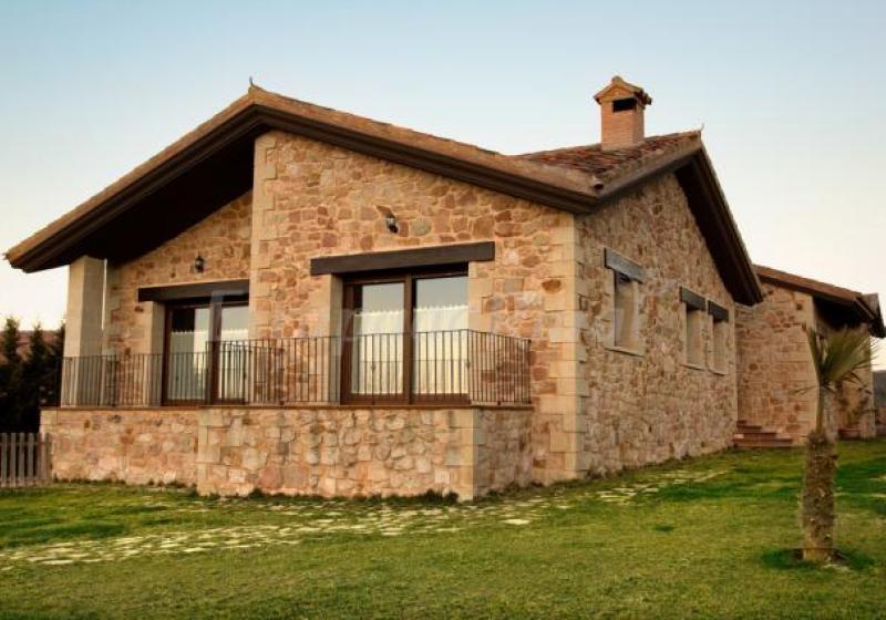 Correcci�n de errores del Decreto 88/2018, de 29 de noviembre, de ordenaci�n de los alojamientos de turismo rural en Castilla-La Mancha 