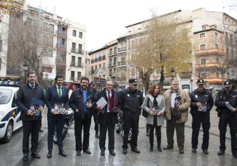 El delegado del Gobierno anuncia el refuerzo de la presencia policial en la calle para prevenir delitos en comercios durante la Navidad