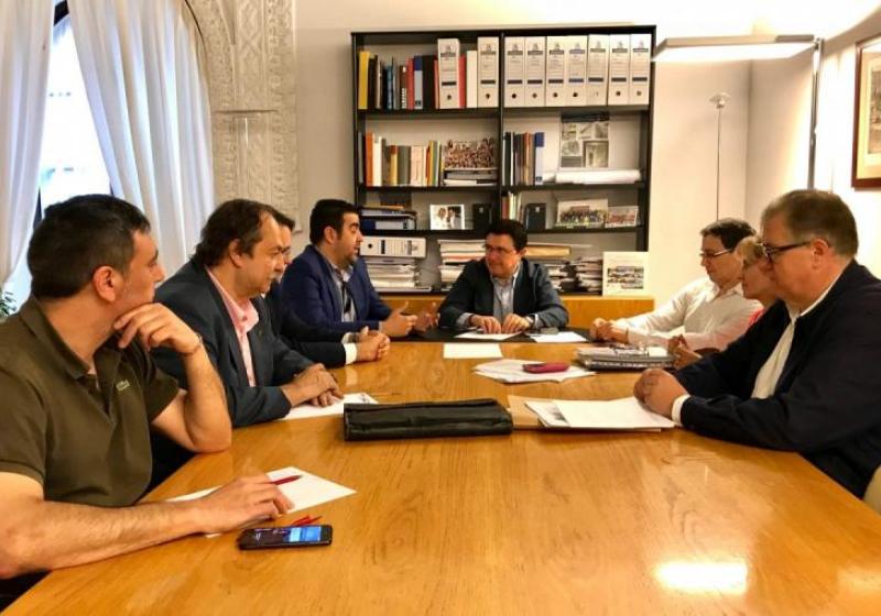 La AHT se re�ne con el Gobierno Local para abrir nuevas l�neas de colaboraci�n en el �rea de desarrollo econ�mico