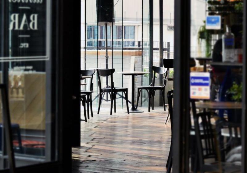 La cifra de negocios en hosteler�a desciende en septiembre un 48,7%