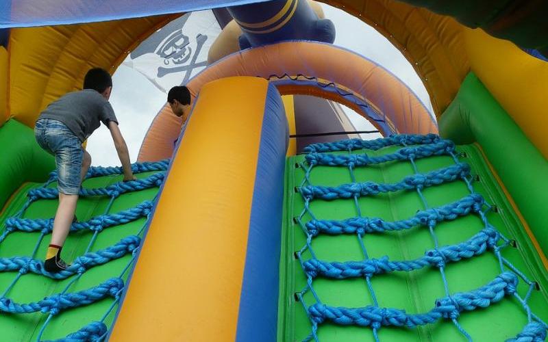 Requisitos para la instalaci�n de atracciones infantiles