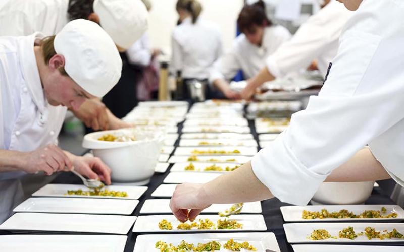 SIGUE AUMENTANDO EL EMPLEO EN HOSTELER�A