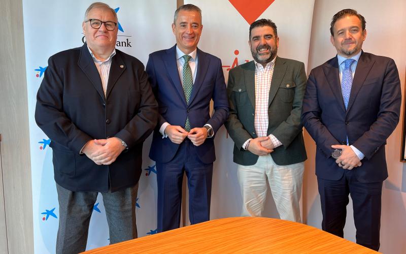 CaixaBank y la AHT firman un convenio para la mejora de las condiciones financieras de los establecimientos hosteleros