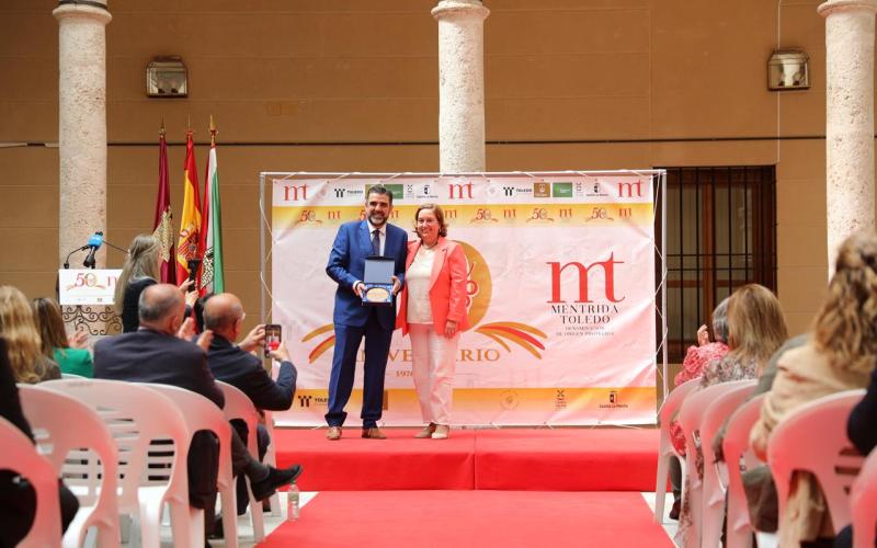 La AHT recibe el reconocimiento de la D.O. M�ntrida-Toledo por su apoyo a la promoci�n de los vinos de la provincia